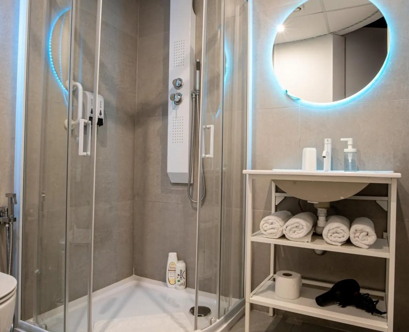 *** Bed & Breakfast Skyhouse Beverello Naples Italy
