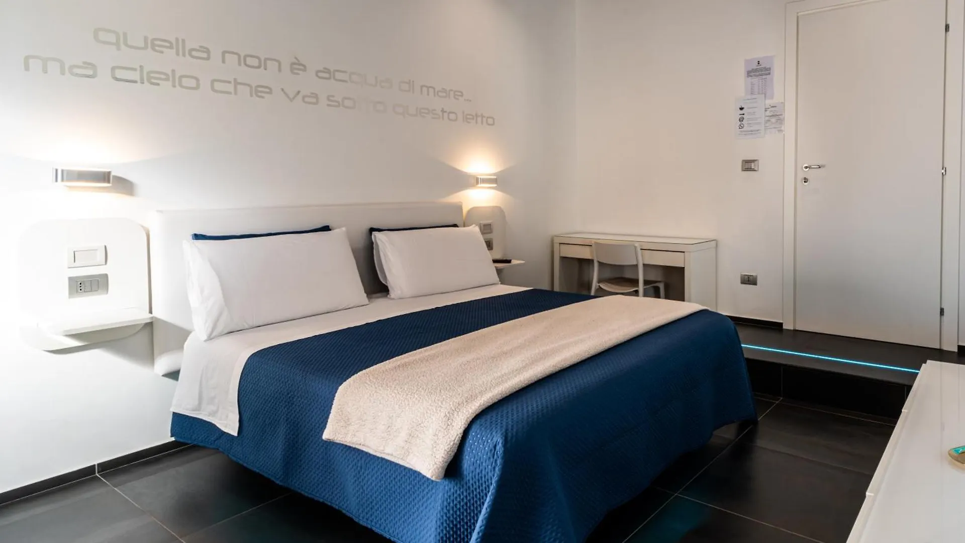 Skyhouse Beverello Naples Bed & Breakfast